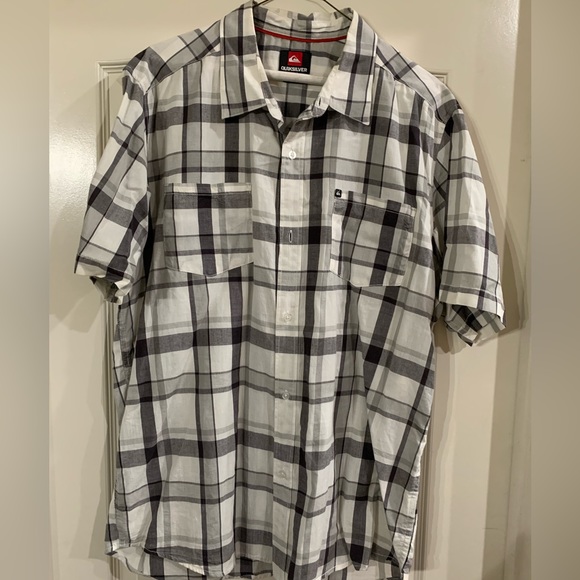 Quicksilver men’s button down short sleeve. Size L - Picture 1 of 2